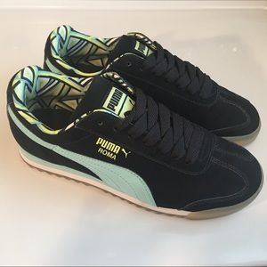 Cute Puma Sneakers! Aqua and black!